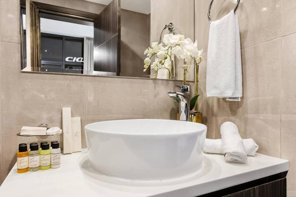 First Class 1br Breathtaking Skyline View * Dubai