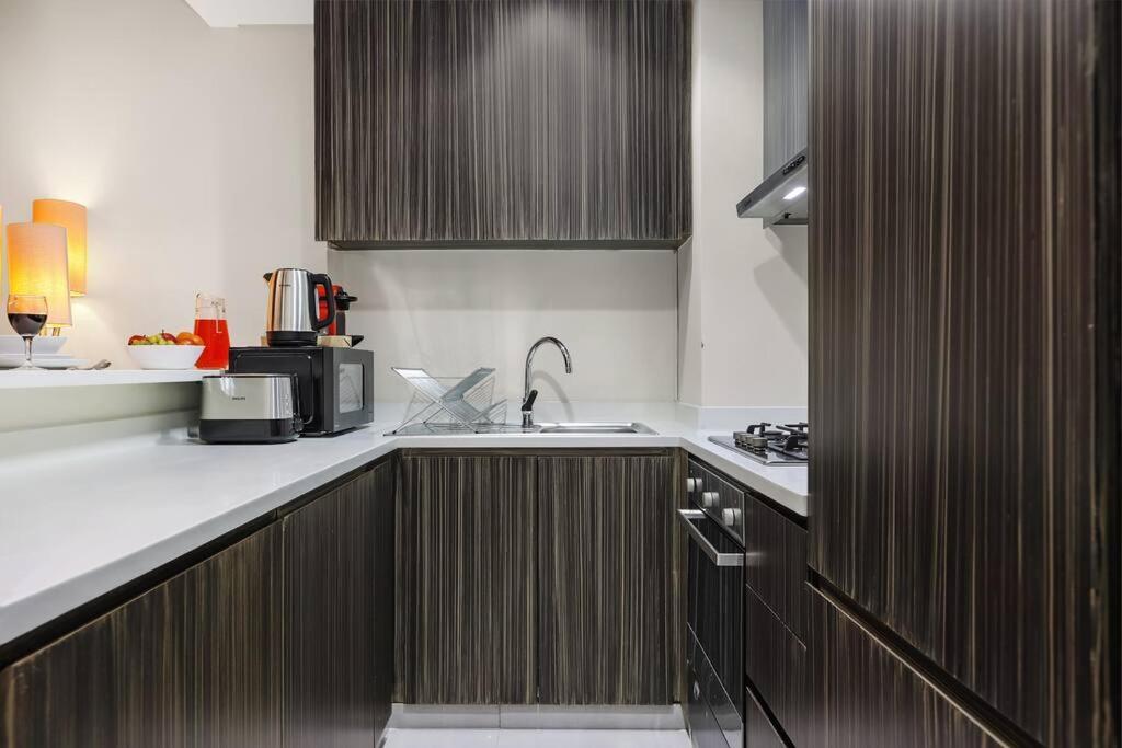 First Class 1br Breathtaking Skyline View