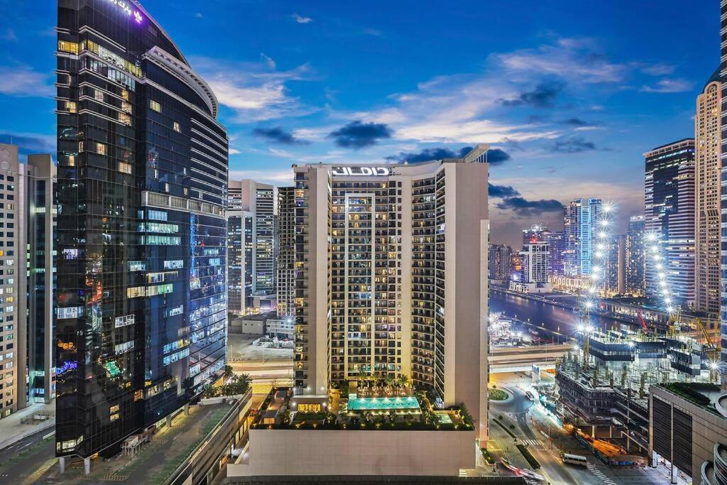 First Class 1br Breathtaking Skyline View Apartment